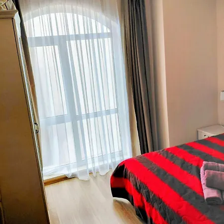 Izida Palace Garden Oasis *