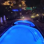 Izida Palace Garden Oasis *