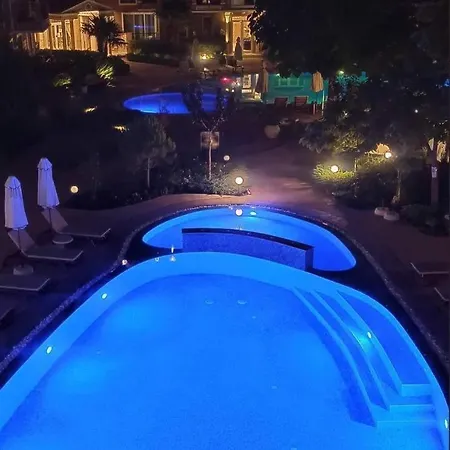 Izida Palace Garden Oasis *